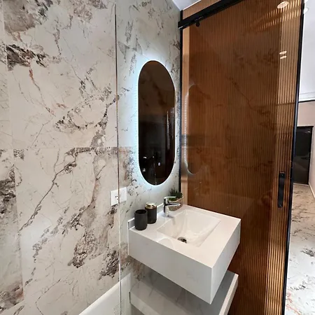 Matisse No27 - Center With Parking