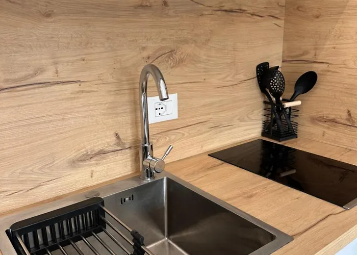 Matisse No27 - Center With Parking